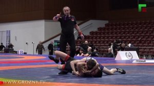 В Грозном прошло Первенство СКФО по спортивной борьбе среди юношей