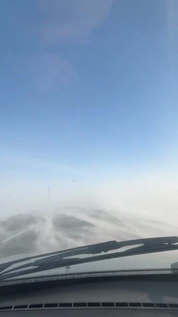 Сильный ветер и практически нулевая видимость: одну из трасс в Оренбургской области заметает. смотреть онлайн