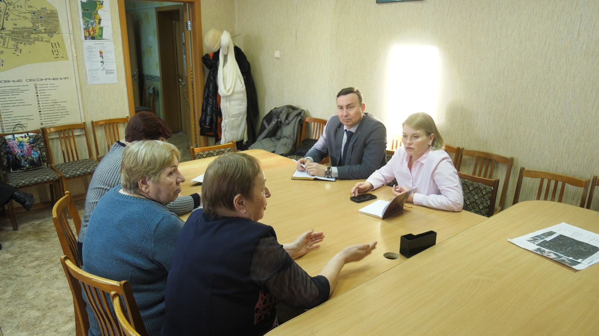 Депутат ЗСО провела прием жителей поселка Горняк смотреть онлайн