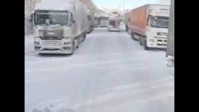 На федеральной трассе "Байкал" образовалась пробка длиной 85 километров