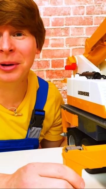 Саша и его волшебный молоток помогают! ✨ #игрушки #машинки #детскийканал смотреть онлайн