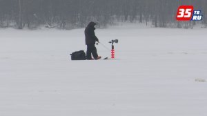 «Рыбка плавает по дну, не поймаешь ни одну»: в разгаре сезон зимней рыбалки