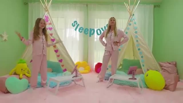 Пижамная вечеринка Насти и Мэгги [get.gt] смотреть онлайн