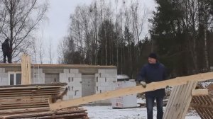 Жизнь в Деревне. Строим сарай не смотря на морозы. Накрываем Крышу.