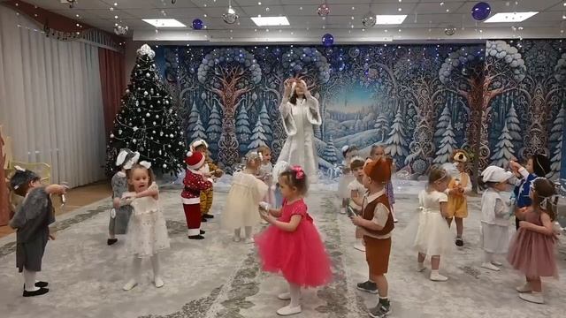 Алина на новогоднем утреннике в Михайловске смотреть онлайн