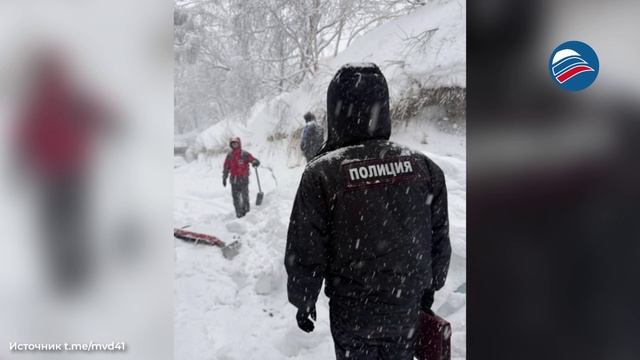 Снежная лавина с крыши стала смертельной ловушкой для 60-летнего жителя Камчатки смотреть онлайн