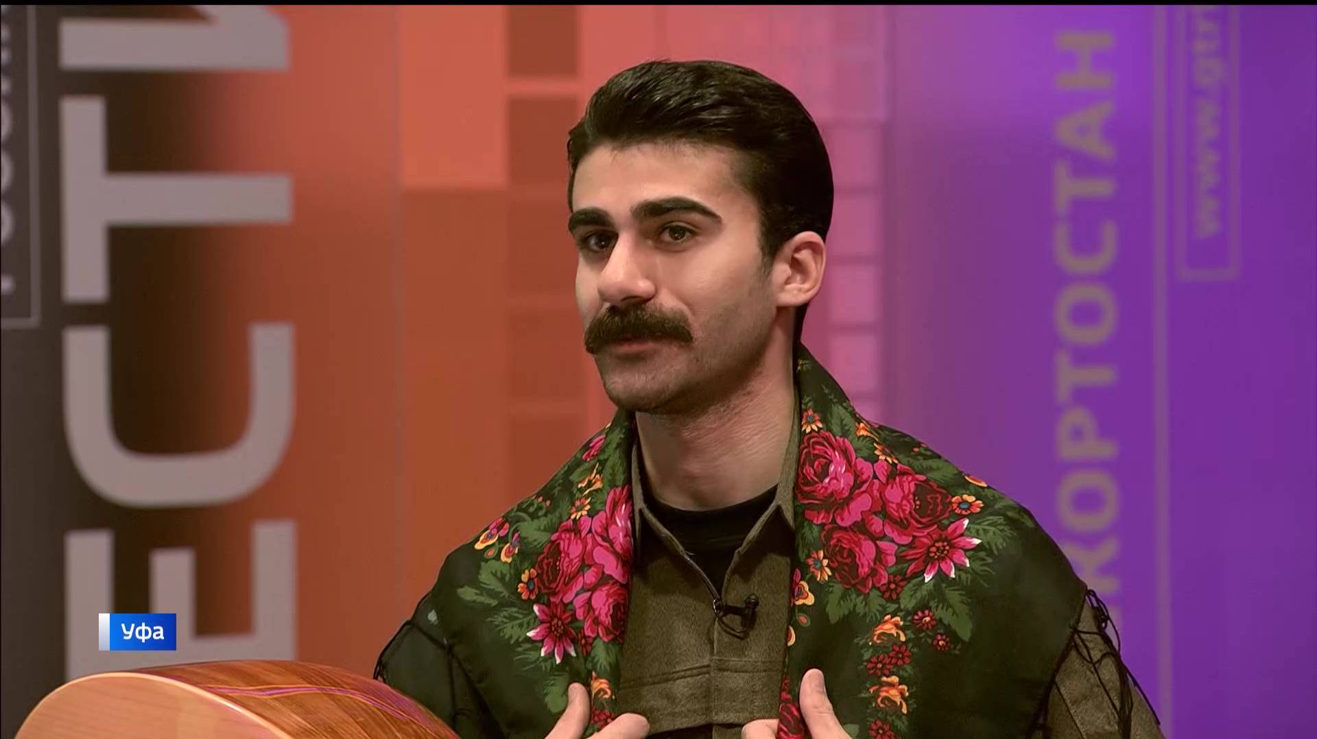 В программе «Вечер с Рустэмом Габбасовым» рассказали, почему мужчины-курды носят платок смотреть онлайн