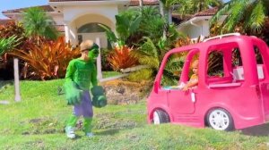 Дети превращаются в супергероев — Весёлые истории для детей.