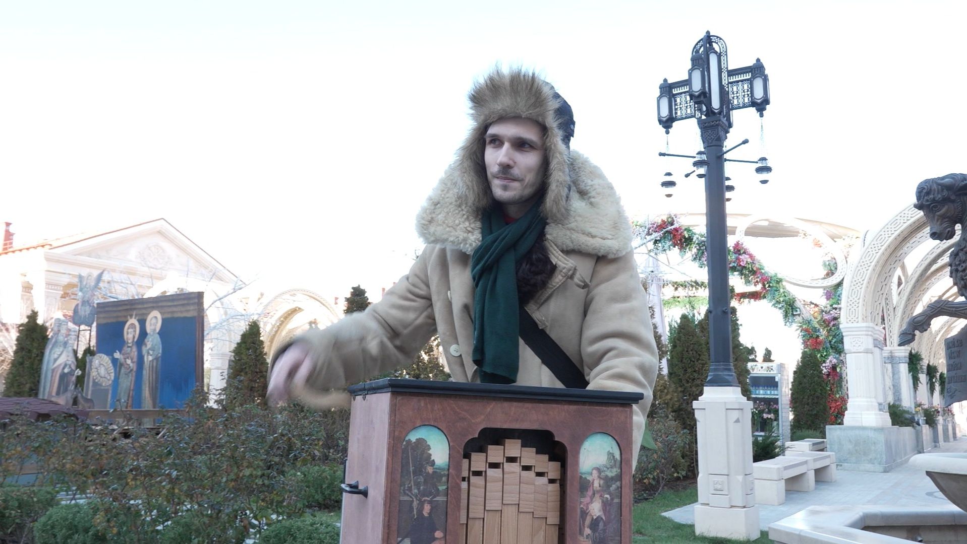 В «Новом Херсонесе» выступил Петербургский шарманщик Александр Лоскутов смотреть онлайн