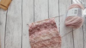 Палантин полосатый с ажурным узором.