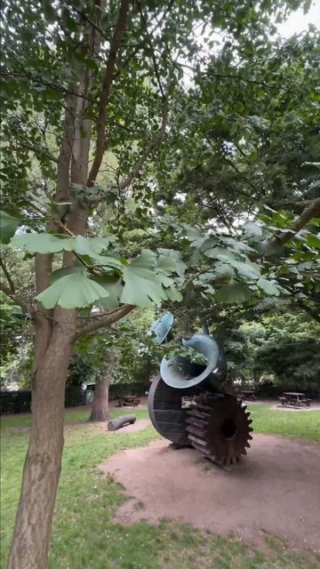 Гинкго 1987 года в саду Рима смотреть онлайн