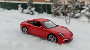 Модель Porsche 911 Carrera s  седьмого поколения от welly