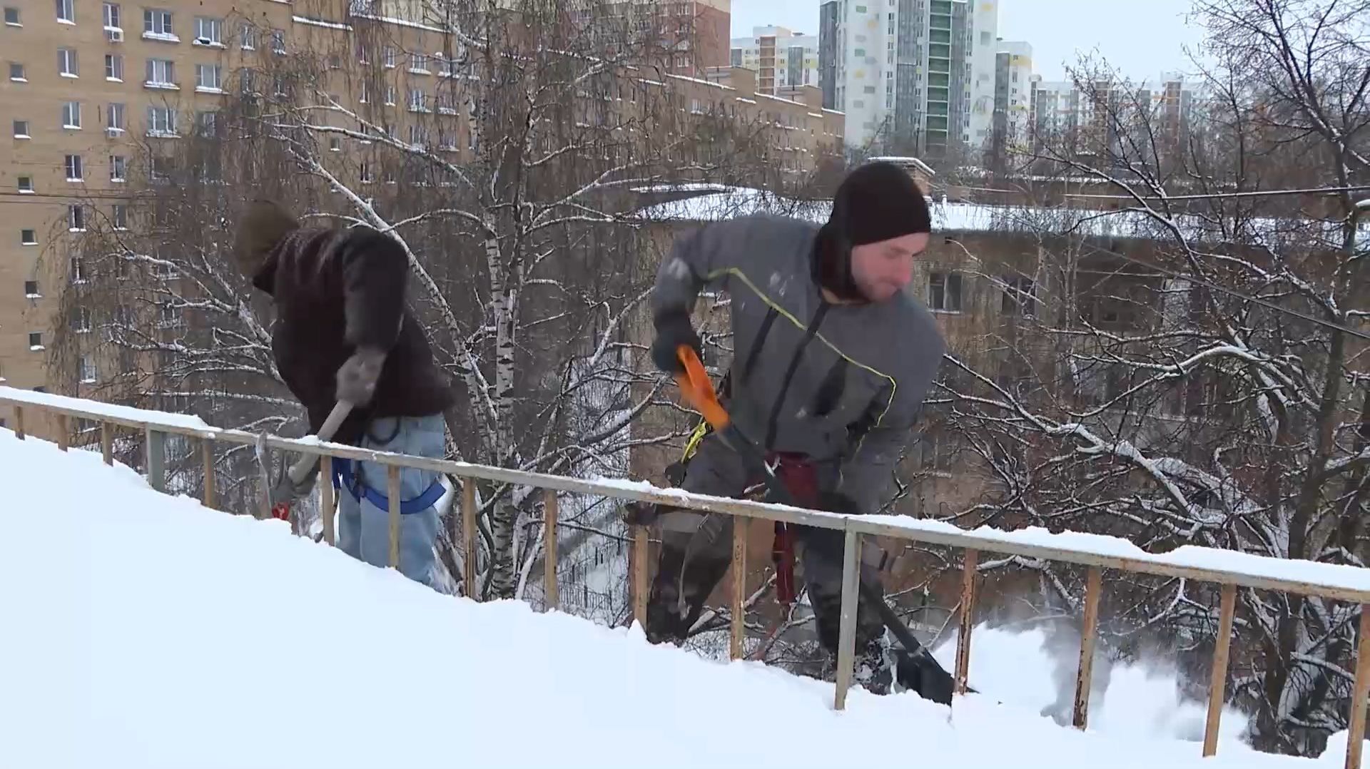 (12+) Работа на высоте: промышленные альпинисты устраняют последствия циклона «Фрэнсис» смотреть онлайн