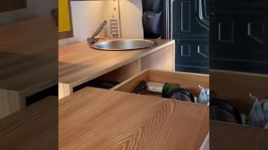 Рабочая поверхность  Отличное решение для небольших кухонь - дополнительная рабочая поверхность из