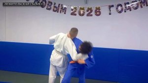 В тверской школе борьбы "Олимп" провел мастер-класс известный узбекский борец Шухрат Рузиев