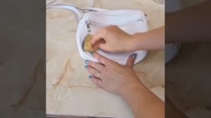 Как почистить светлые сумки и кроссовки  ЛайфхакеRU #лайфхак #полезно #совет #идея #каксделать #прак