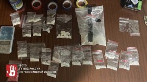 Две квартиры с сюрпризом обнаружили полицейские в Челябинске. В одной из них нашли плантацию конопли