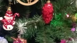 Показываю как светится ёлочка.