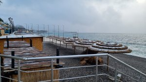 в центре города НУ...дист, не надо ходить в это кафе