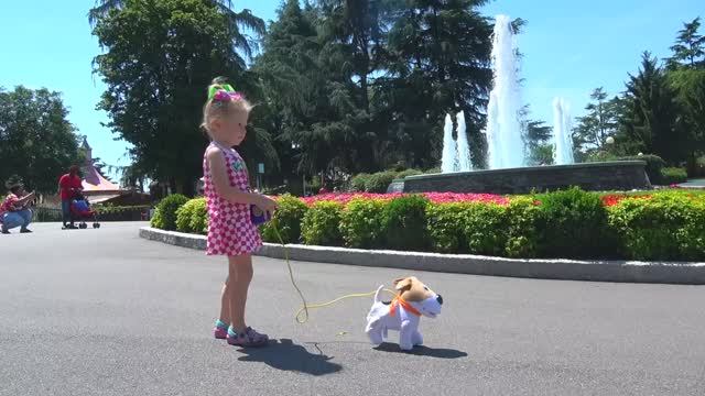 Парк  героев мультика Маша и Медведь смотреть онлайн