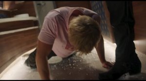 Спец. агент оказался на борту самолета с киллерами | Отрывок из фильма «Рейс навылет»