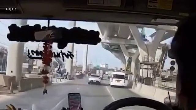 Второй за два дня кран рухнул в Таиланде смотреть онлайн