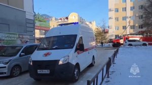 В Благовещенске произошел пожар в здании напротив МЧС