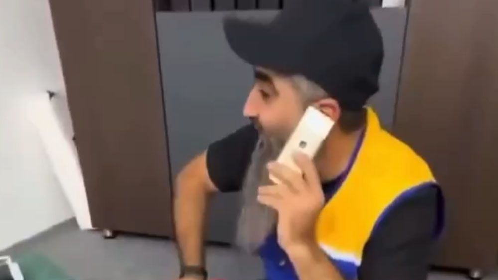 В Ливии бизнесмен получил партию телефонов Nokia, заказанную 16 лет назад смотреть онлайн