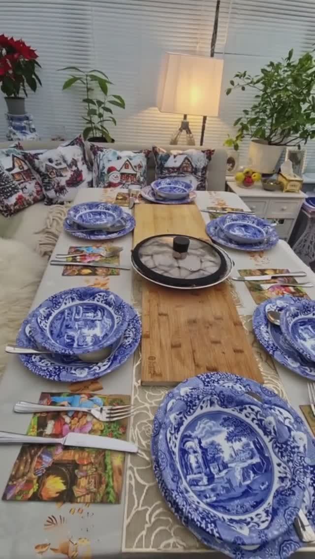 У МАМОЧКИ В ГОСТЯХ. смотреть онлайн