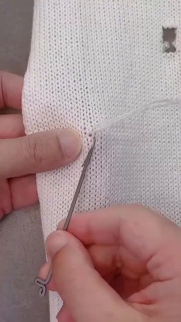 Ремонт трикотажного полотна с использованием петлеуловителя. смотреть онлайн