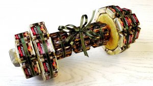 Подарок для мужчины на 23 февраля / Гантель из конфет