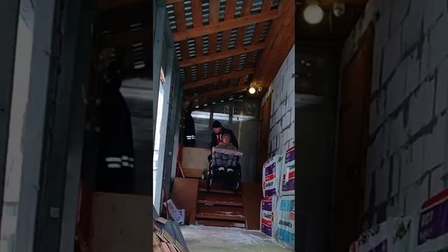 Едим за салом на рынок. Катя захотела валенки🤷  #рыноквыходногодня #рыноквгусе #походнарынок смотреть онлайн