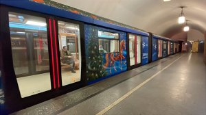 Новогодняя Москва 2020 в московском метро