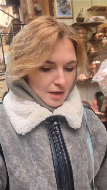 Всегда интересно заглянуть внутрь мастерских и посмотреть, что делают жители Марокко смотреть онлайн