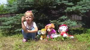 Настя и Игрушки Патруль строят Детский Домик с Горкой