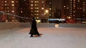 Вечерняя разминка с двухсекционным шестом