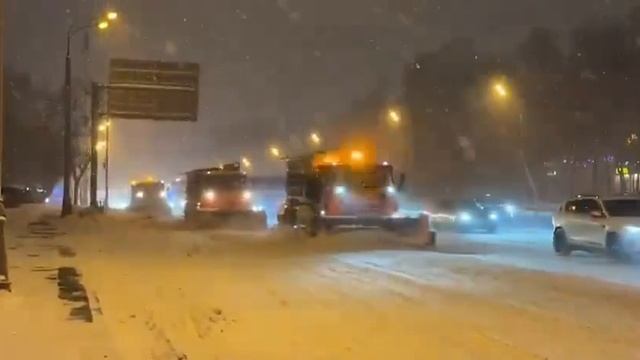 Уборка снега на МКАД смотреть онлайн