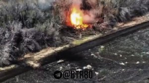 🔥🇺🇦Хорошо горит: FPV на оптоволокне уничтожил вражеское орудие
💥Маскировка, мягко говоря…🔽🔽🔽