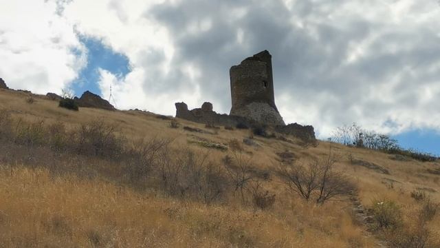 По Большой Севастополькой тропе к древней Генуэзкой крепости Чембало в Балаклаве. смотреть онлайн