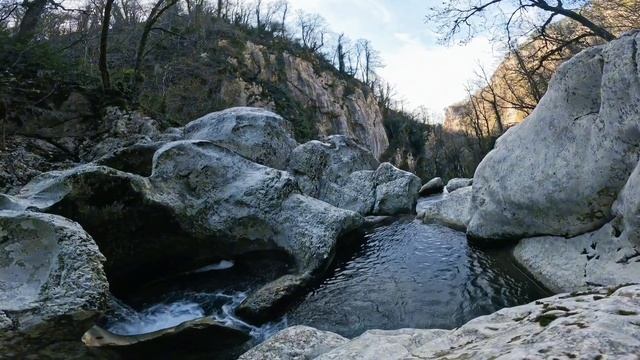 Орлиные скалы , купание над Агурским водопадом