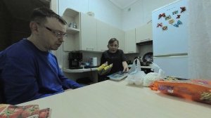 Утро с кофе. ждём такси, распаковка продуктов