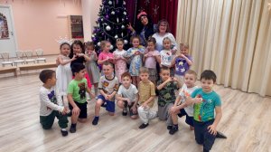 Музыкальный досуг «Прощание с елочкой» в группе «Ириски» 15.01.2026