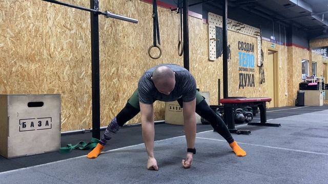 Ротация грудного отдела в наклоне / V Stance Thoracic Rotation смотреть онлайн