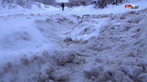 Жители нескольких улиц Саратова сообщили о коллапсе с мусором и снегом