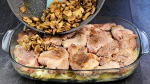 Приготовил это блюдо на праздничный стол!Все гости ели только его! Очень вкусное мясо по-французски!