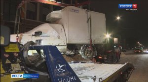 Чистить улицы в Костроме помогает эвакуатор