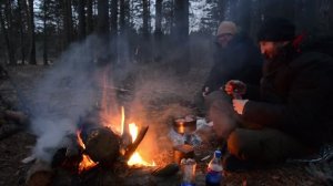 ИСПЫТАНИЕ МОРОЗОМ: НОЧЕВКА в ЗИМНЕМ ЛЕСУ без ПАЛАТКИ в феврале.