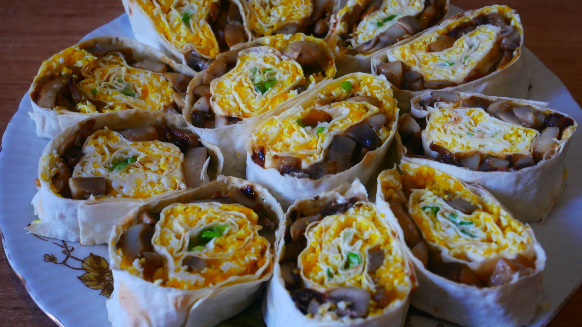 Рулет ЗАКУСКА из лаваша с грибами ВКУСНО и БЫСТРО смотреть онлайн