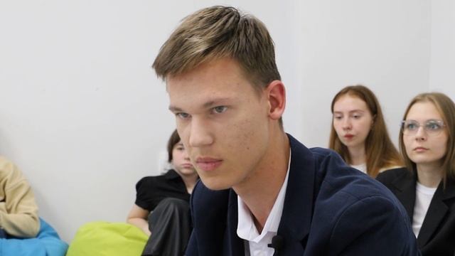 Каково это — переехать за сотни километров, чтобы получить диплом в КалмГУ? Арсений Степанов смотреть онлайн