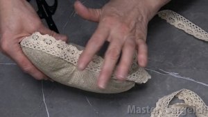 I took a used paper bags and lace, and the result is fantastic! Perfect for Valentine's Day!